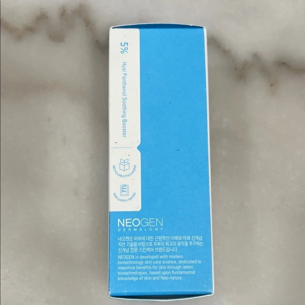 Real Hyal Panthenol Serum - White and Blue